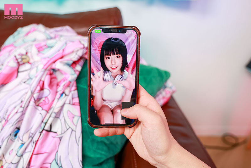 【VR】片言日本顔がかわいい韓国アイドルYORUちゃん緊急来日 チャットでつながった異国のアイドルと初密会僕にだけ見せてくれたダンスとおっぱいと中出しSEX！ 月雲よる サンプル 2