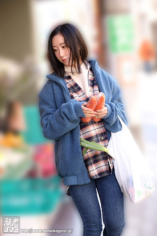 ド堅い家に生まれ、ド真面目に結婚、ド真面目に内職…控えめで上品な性格と裏腹に 絶頂113回 チク攣237回 恥じらいAcup 乳首でイって顔射懇願するド変態なスレンダー新妻 槇原とわ サンプル 3
