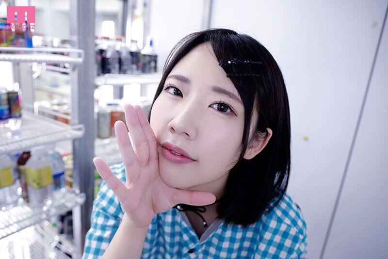 AM3時を過ぎるとコンビニ中年店長の俺をいつもゼロ距離囁き誘惑してくる小悪魔バイトちゃん 桜ゆの サンプル 8