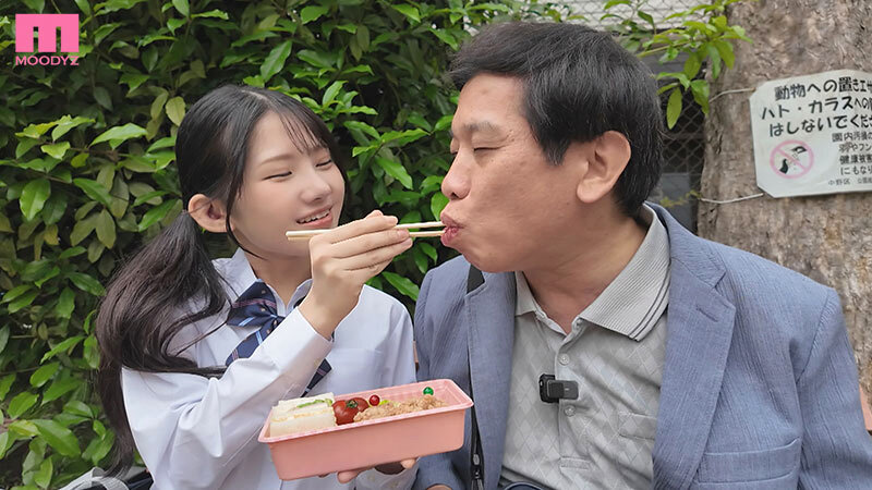 1日恋人ごっこ×おじさんぽ 制服J●のベロキス誘惑に負けた中年オヤジは自宅に連れ込み何度も、何度も、唾液を飲み合い中出しセックスしてしまった… 夏色みか サンプル 1