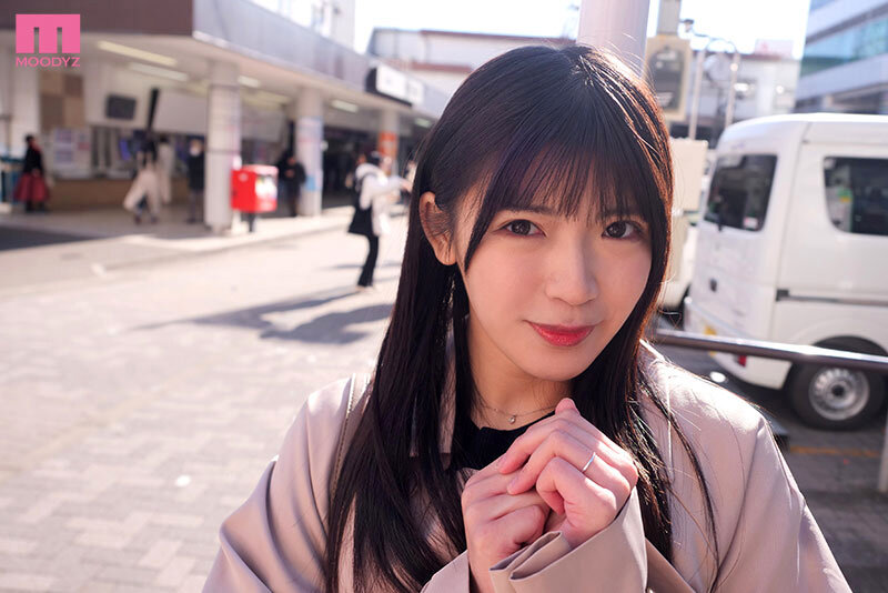 旦那さん…ごめんなさい。あなたの可愛らしい幼顔の奥さんちっぱいクリ乳首ビンビンッにして！ほんのり薄目の陰毛ぐっちょり濡らして敏感アクメAVデビューします――敬具。 新人 遠藤こはる サンプル 1