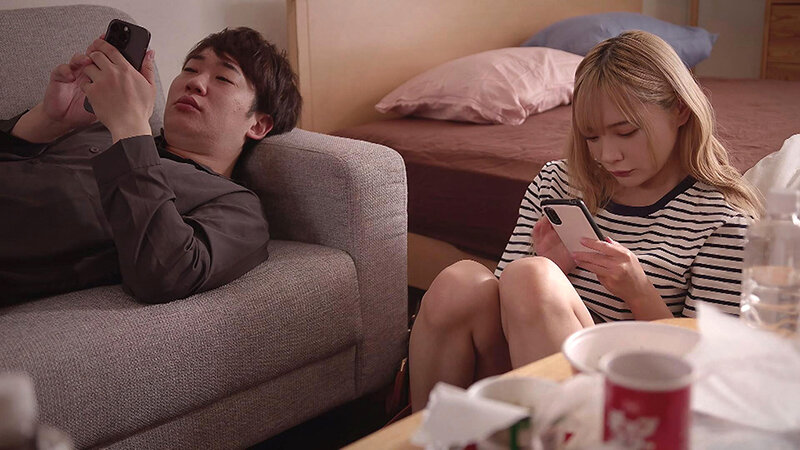 大好きな彼女の声とはつゆ知らず、大嫌いな隣人の部屋から聞こえる喘ぎ声に勃起してしまった 一条みお サンプル 4
