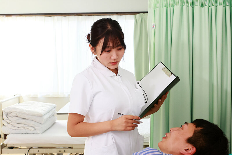 フェラチオしてくると噂の美人看護師 姫咲はな サンプル 2
