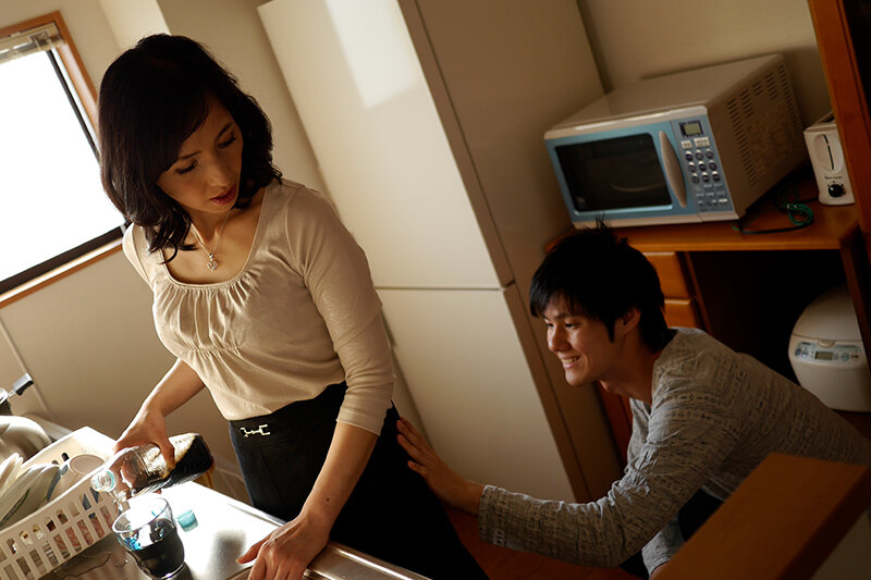 六十路五十路母さんと昼間からリビングでセックス2 サンプル 1