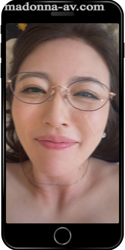 【スマホ推奨】 タテ動画 サクっとヌキたい人専門。 ※こちらは≪MADOOOON！！！！ めがね 「ただ、‘眼鏡’だけかけてと言われて来ました。」≫の本編中にスマホで撮影した映像です―。 木下凛々子 サンプル 10