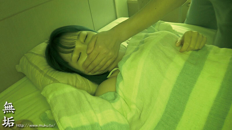 盗撮、家宅侵入、眠っている少女に覆いかぶさって…。 睡眠学習。総集編4時間 サンプル 6