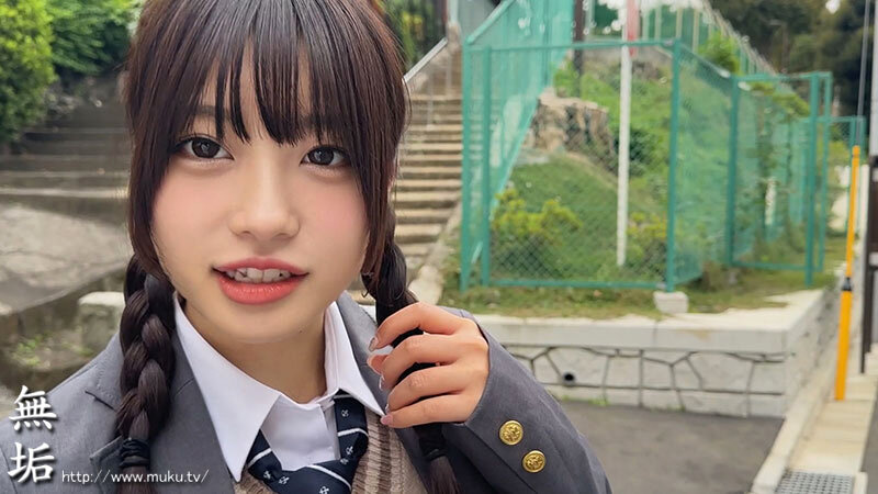 某投稿サイトで話題沸騰中！制服美少女No.1！ 最高にエロくて可愛い制服女子とハメまくりイチャラブSEX！ 超人気作BEST 4時間！ サンプル 1