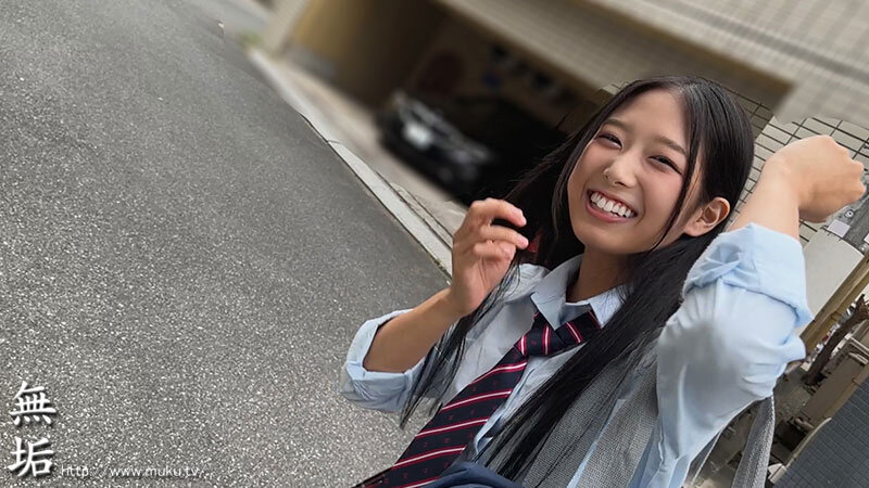 某投稿サイトで話題沸騰中！制服美少女No.1！ 最高にエロくて可愛い制服女子とハメまくりイチャラブSEX！ 超人気作BEST 4時間！ サンプル 11