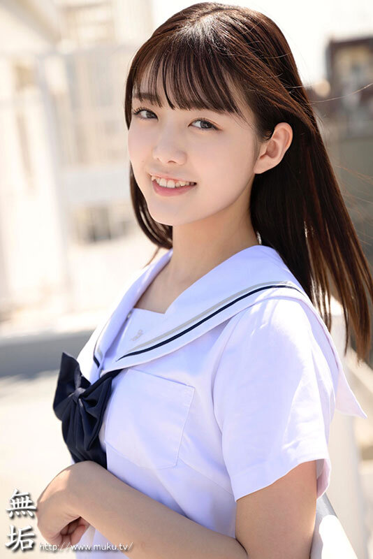 可愛い八重歯と制服のきみ。 無垢 164cmパイパンスレンダー美少女 AV DEBUT 松山みなみ サンプル 2