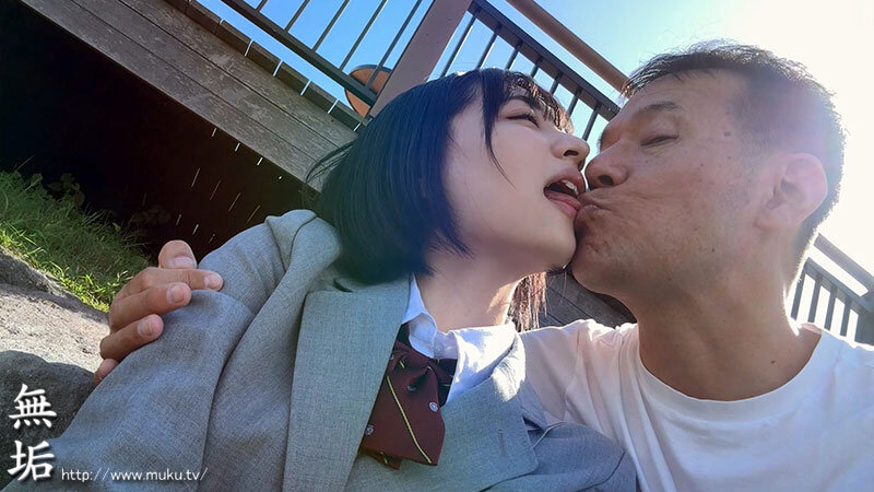 背伸びざかりの制服少女は修学旅行を抜け出してパパ世代おじさんとベロチューデート。そのままホテルに籠って何度も、何度も、中出しセックスでオトナを感じました。 虹村ゆみ サンプル 2