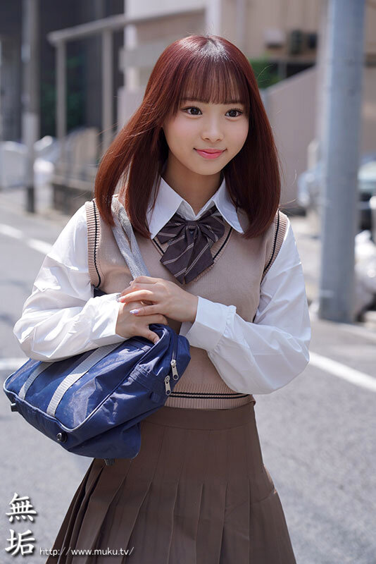 その身体は全部僕のいいなり。 絶対服従カメラ ～明るく可愛い陽キャの渡来さん～ 渡来ふう サンプル 1