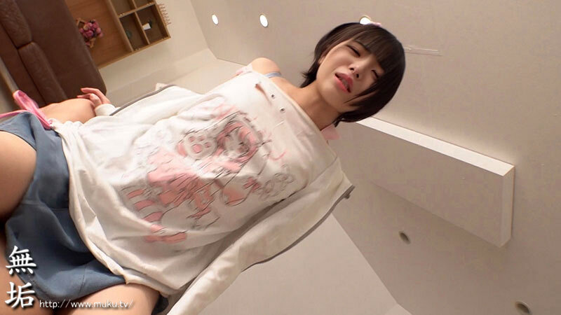 普段は明るくて学校の中心的存在の女の子。 でも本当は… オジサンのおち●ぽに没頭し、イキ喘ぎまくる淫乱な変態少女だということは、クラスの誰もまだ知らない。 サンプル 11