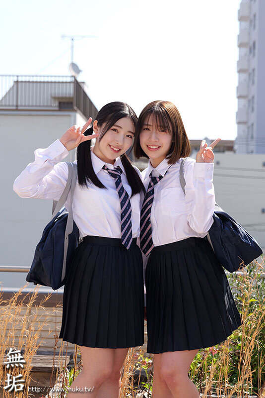 仲良し美少女2人組の間に挟まりたい。変態オジサン参上。 2人の生徒を家に呼び込み、スケベなコスプレをさせてヤリまくる。 サンプル 1