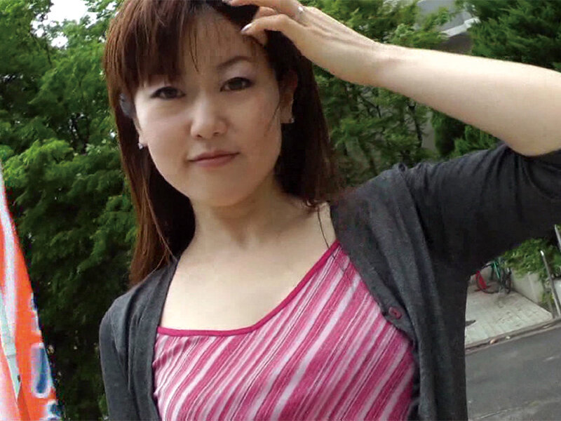 ナンパした人妻がドスケベ過ぎて中出ししちゃいました！ サンプル 4