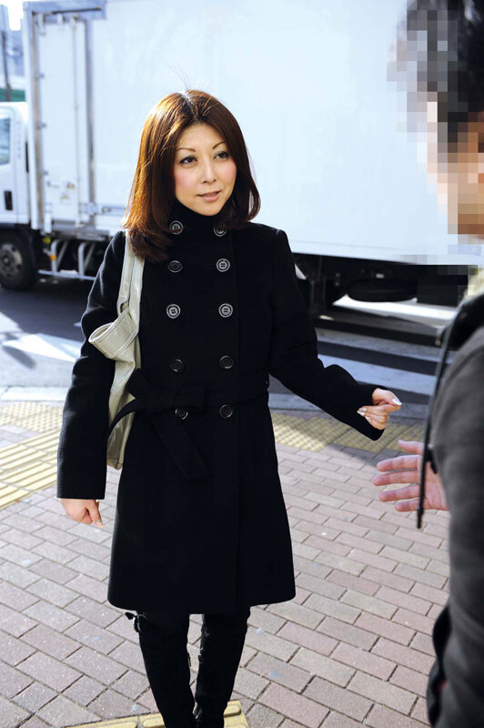 人妻ナンパ昭和生まれの熟妻平成生まれの艶妻夫とのセックスはご無沙汰で欲求不満の奥様に生でチン〇を挿入して濃厚ザーメン中出し発射15人5時間 サンプル 10