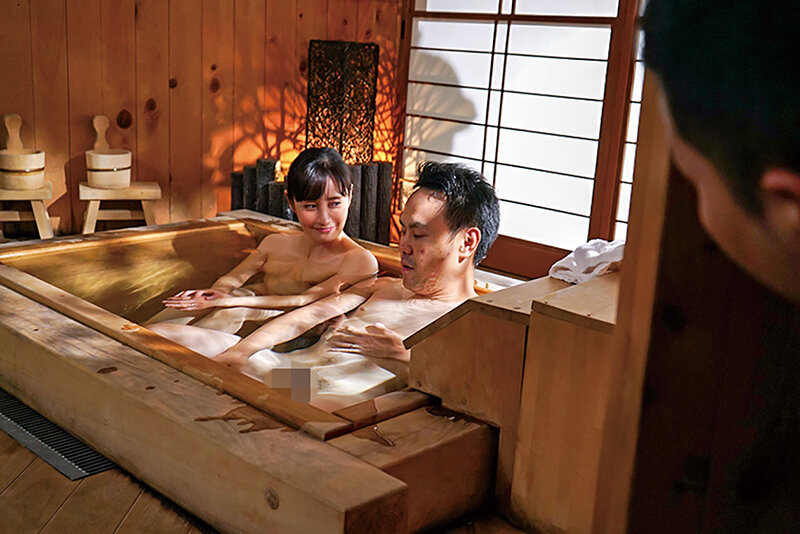 兄嫁温泉旅行 兄夫婦の旅行に運転手として参加した弟は優しい兄嫁と旅先で… 平岡里枝子 サンプル 2