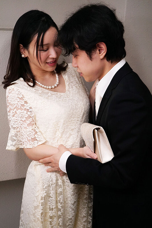 親戚の結婚式…ドレスで着飾った義母に異常に欲情してしまって…背徳の相部屋デカチン母子相姦 芦名ほのか サンプル 11