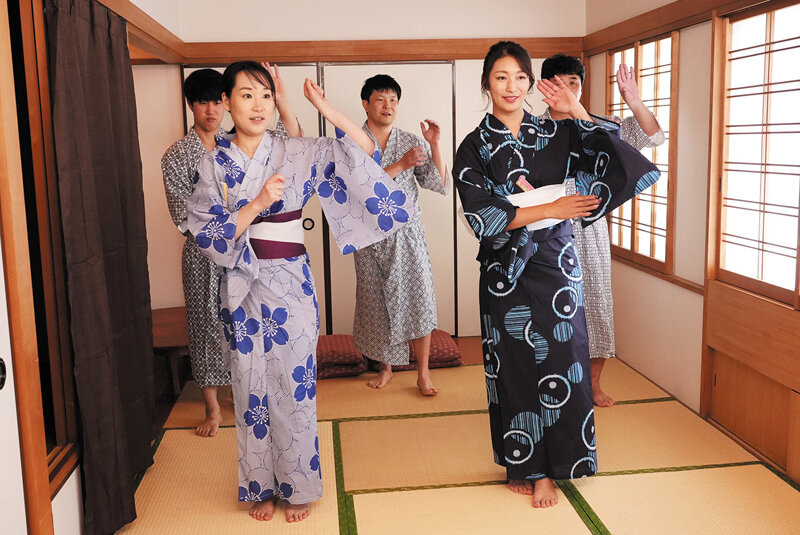 納涼堕ちる浴衣妻 夏祭り盆踊りの稽古中…地元の助平な殿方達の黒光りする極太巨根をぶちこまれて… 小早川怜子 サンプル 2