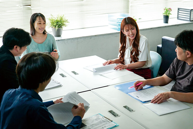 人妻PTA会長 保護者の男女が集う会合で巻き起こる…。子供には絶対内緒の淫らな背徳デカチン不倫 波多野結衣 サンプル 2