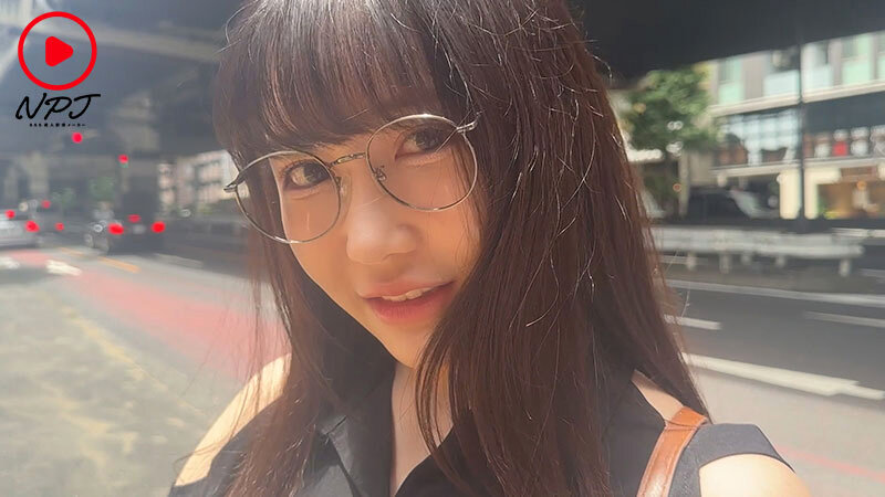 【個撮】 担当ホストに貢ぎたくて、個撮に応募してきた裏垢女子。 「金額次第で何でも…」 撮影始めたら変態娘で理性は薄れSEX没入。 【許可済み販売】 サンプル 1