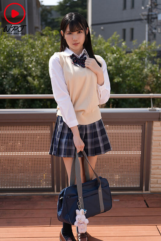 平日の学校帰りに暇そうにしているJ●に声かけ 家に連れて帰ってコスプレさせて生中ハメ撮り バイトさぼってネ●フリ見ようと誘ったら、意外と食いついてきたからファーストタッチから性欲爆発イキ窒息 高身長スリム巨乳Hカップ 普通に地味だけど、性欲モンスター サンプル 1