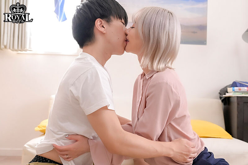 俺だけを愛し尽くさせていた妻は、貧弱そうなただのブス男と不倫セックスしていた。 百永さりな