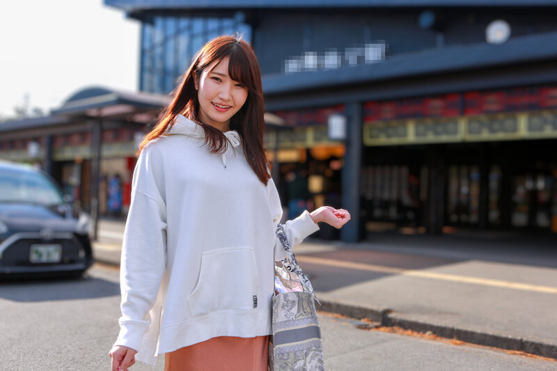 総勢10人！素人女子のガチ恋SEX一泊旅行～恋人気分でいちゃラブ中●しエッチしちゃいました！ サンプル 1