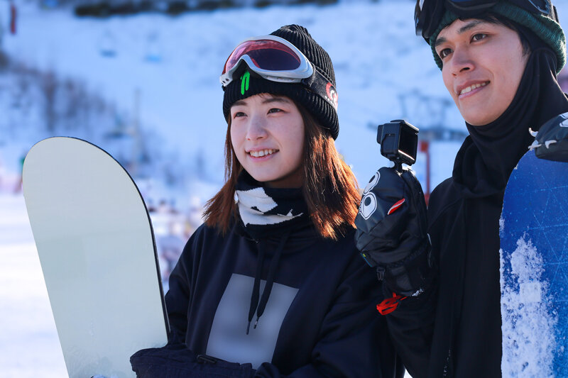 総勢10人！素人女子のガチ恋SEX一泊旅行～恋人気分でいちゃラブ中●しエッチしちゃいました！