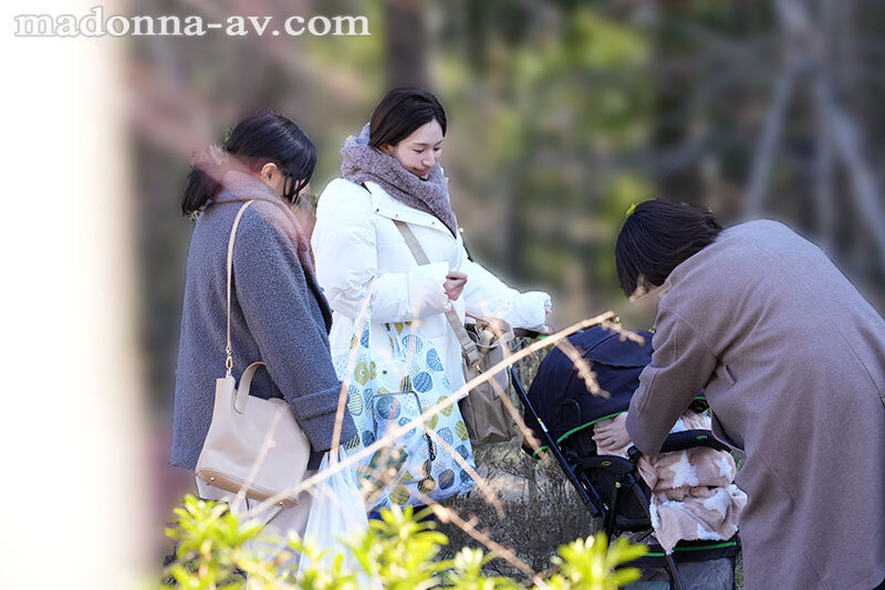 巨乳ママ借金取り立て自宅訪問レ×プ ～夫、息子、ママ友のすぐ傍で…～ 木村玲衣 サンプル 1