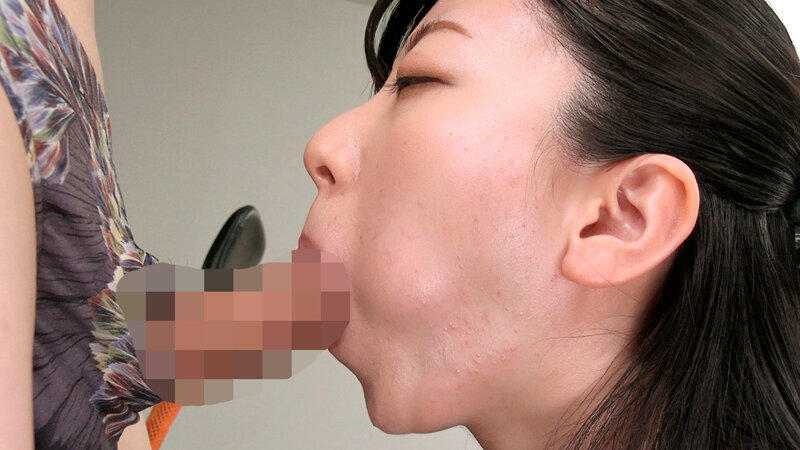 可愛くてエロい！しゃぶらせてくれるなら躊躇しないち〇ぽ好きフェラチオ女子！ サンプル 3