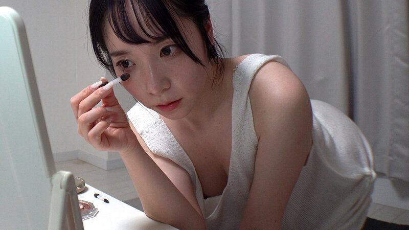 メイク動画で前屈み乳首チラする女の子たち サンプル 6