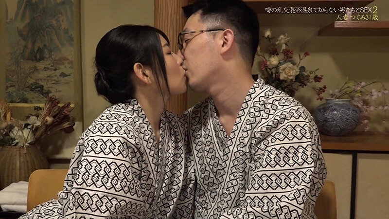 噂の乱交混浴温泉で知らない男たちに無理やり挿入される清楚妻（2）～愛する妻を寝取られてフル勃起する変態夫 サンプル 1