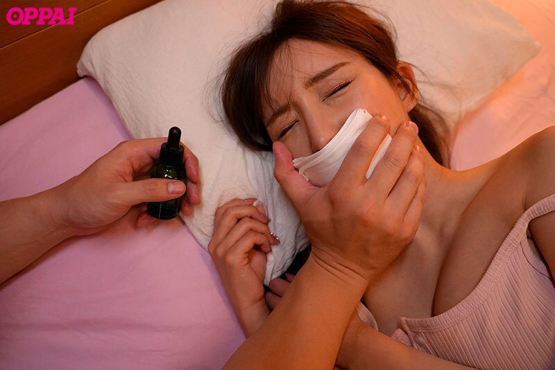 ひと回りも年の離れた出来のいい義妹に片思いして10年。 ある日彼氏ができたと知った俺は、嫉妬のあまり睡眠薬を盛って毎晩中出し昏●レ×プをし続けていた…。 楪カレン サンプル 3