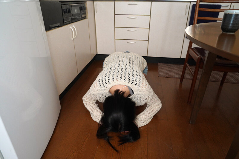 【VR】Hカップ人妻、借金返済の土下座からまさかの妊活！着床するまで何度も搾精！九井スナオ 【8K】 サンプル 2