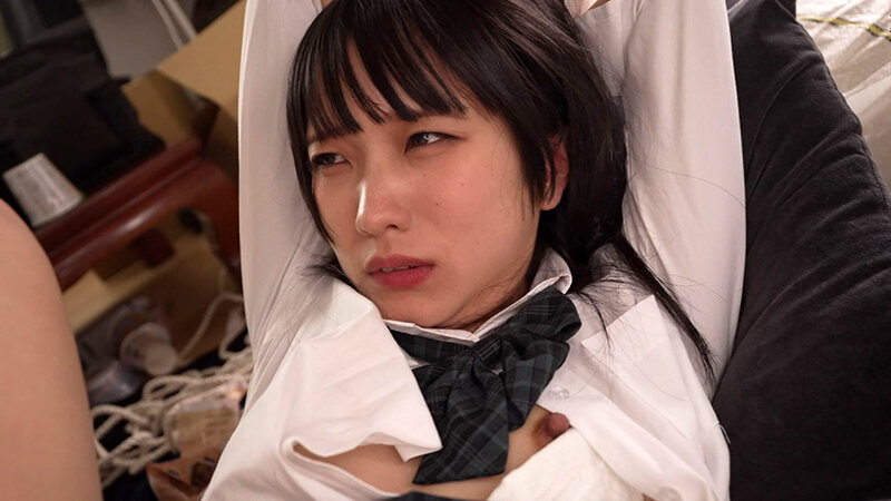 異物挿入 ゴミ部屋に散乱した物を次々と挿入されて、何か入っていないと落ち着かなくなるほどマ〇コが仕上がった女子校生 日泉舞香 サンプル 2