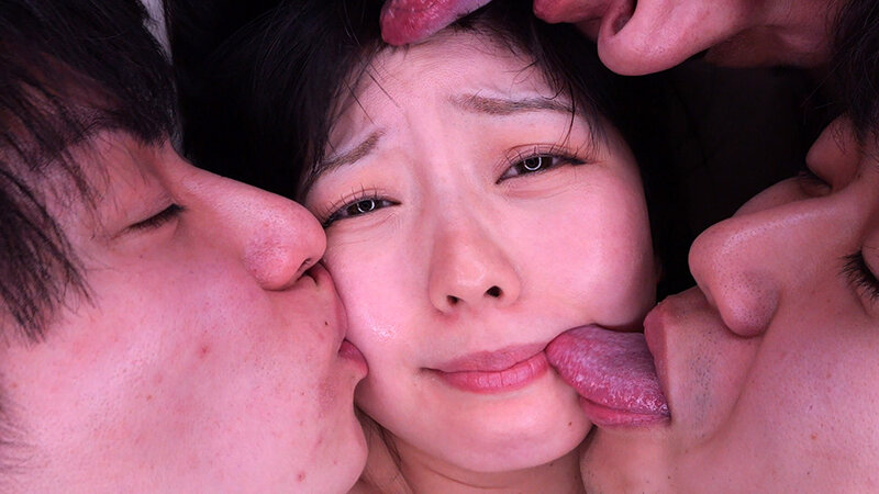 顔面白濁レ●プ 顔さえ触れることの出来なかったパパ活女子の秘密を知り、今では顔面に精子を塗りたくっています。 泉りおん サンプル 8
