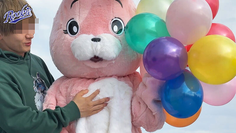 着ぐるみの中身はまさかのグラマラスおっぱい美女！？ 着衣熱気と痛客セクハラでド発情してしまった爆乳お姉さんと肉感MAX汗だく絶頂SEX サンプル 1