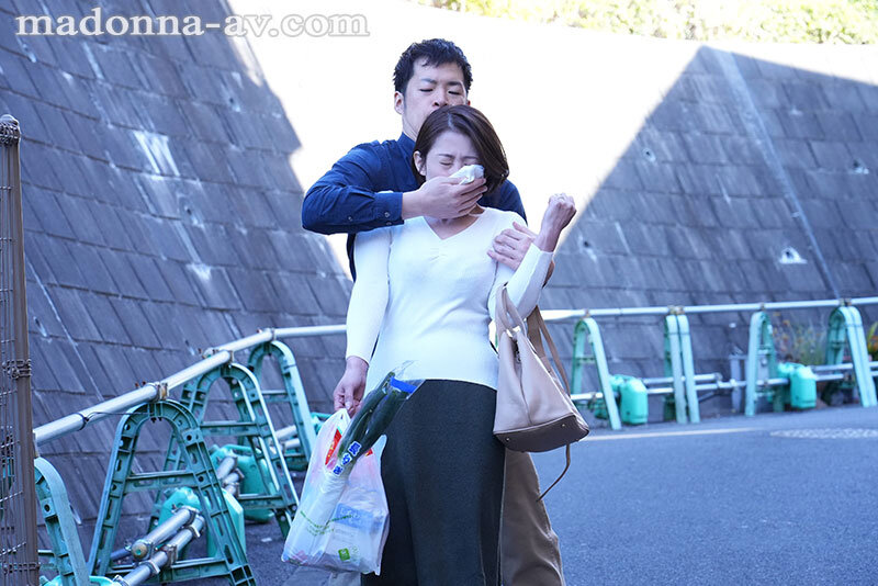 人妻を拘束椅子に放置して2時間…唾液だらだらのイグイグ変態女に育った話。 友田真希 サンプル 2