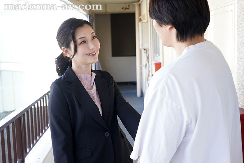出張で泊まりに来た叔母と同居生活 無防備すぎる仕事終わり蒸れた肉感パンスト姿に僕は理性を狂わされて…。 吉永塔子 サンプル 1