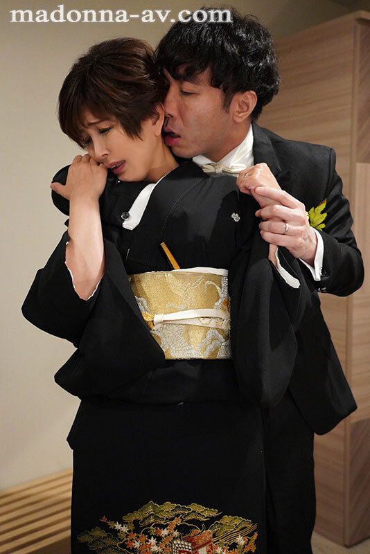 娘の幸せを見届けながら…。披露宴で娘婿に犯●れた母 桐岡さつき サンプル 2
