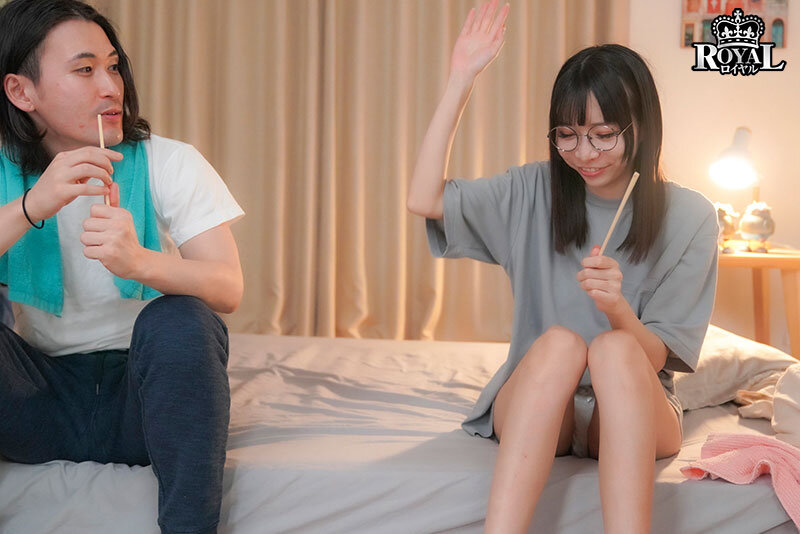 王様ゲームで急接近した隠れ淫乱な地味巨乳と、一泊二日のラブラブ中出しセックス。 雛乃ゆな サンプル 10