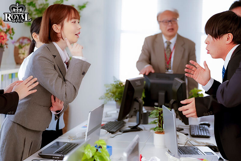 朝起きたら部屋に下着姿の同期女子社員！いつも生意気で悪態ばかりついてくるのに、甘えてきたので… 小栗操 サンプル 1