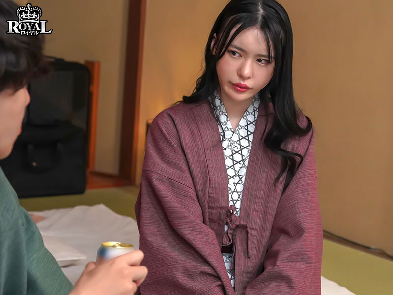 朝起きたら部屋に浴衣がはだけた後輩女子社員！いつも生意気で悪態ばかりついてくるのに、甘えてきたので… 黒島玲衣 サンプル 1