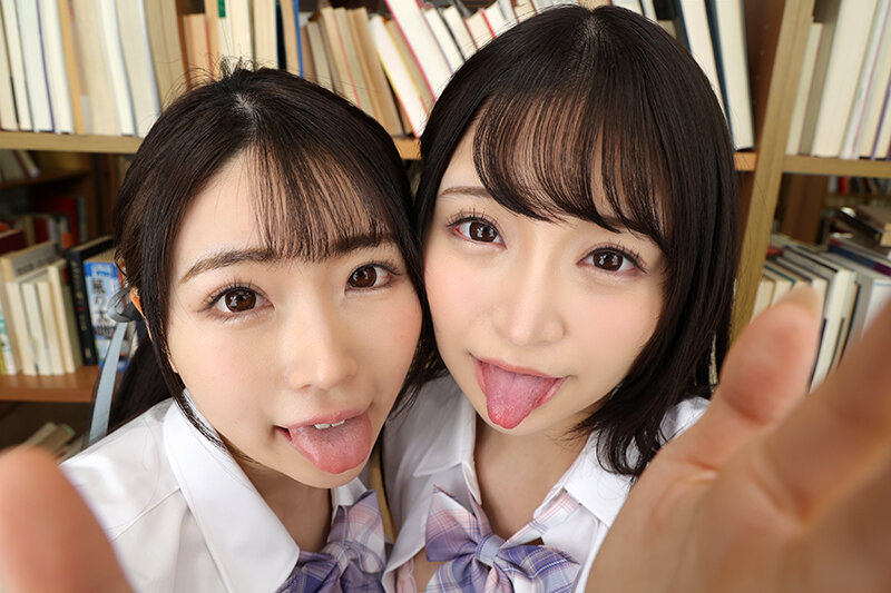 【VR】W乳首舐めが…ヤバすぎる…！！図書室で教え子2人と声我慢エッチ！！ 皆月ひかる 佐藤ののか サンプル 2