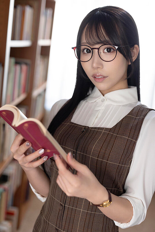 【VR】むっつり文学部女子の淫語研究。純文学の卑猥な文章を教授とたどり、秘めたエロスを覚醒させる淫らな囁き。 尾崎えりか サンプル 2
