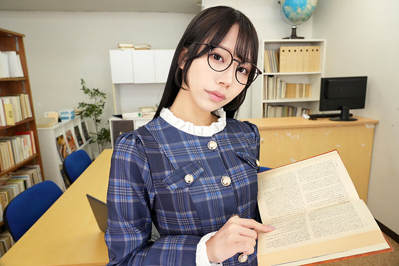 【VR】むっつり文学部女子の淫語研究。純文学の卑猥な文章を教授とたどり、秘めたエロスを覚醒させる淫らな囁き。 尾崎えりか サンプル 3