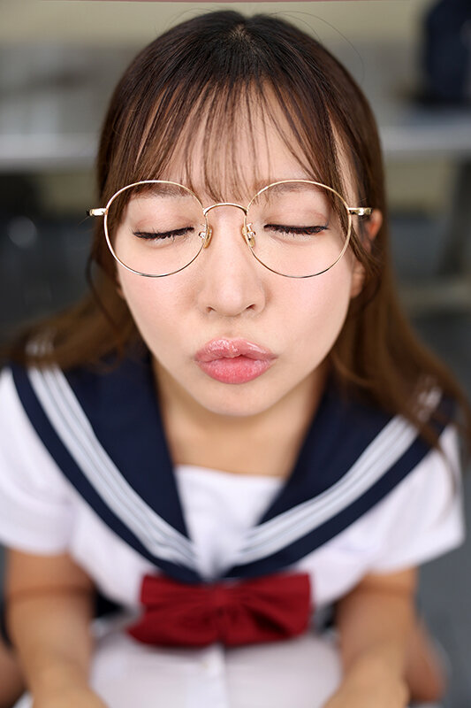 【VR】またがりキスで夢中にされ、練習してきた腰使いに没頭。罰ゲームで付き合ったクラスの地味女に魅せられ、僕の方から離れられなくなった。 小那海あや サンプル 7