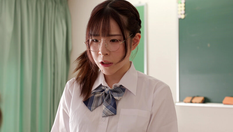 全く隙の無い高圧的なメガネ優等生女子からこっそり呼び出されエッチなことをされる神展開！？見た目からは想像つかないほどの下品な凄テクで奇跡の筆おろし…と思いきやカラダの相性バツグンで見たことない表情でイキまくり中出し性交！！ サンプル 3
