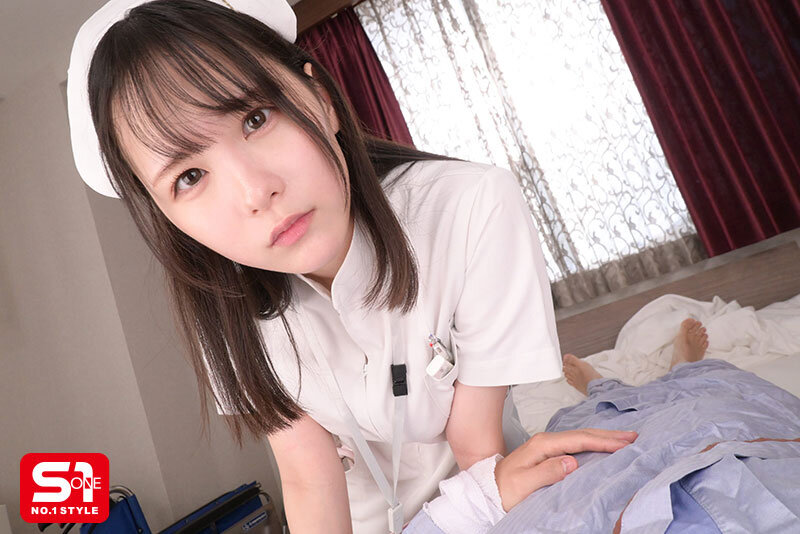 【VR】骨折してオナニーできないオレ（兄）の代わりにこっそり戸惑い恥じらいながらも性処理してくれるブラコン妹ナース×天井特化×おっぱい超揺れ騎乗位 村上悠華 サンプル 3