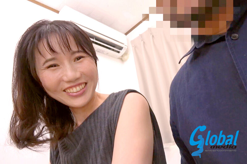素人熟女妻ヤリ部屋連れ込みハメ撮り 其の伍 助平おじさんの生々しいプライベート映像ガチハメ流出 2人収録 ～ギャップ萌え貞淑妻＆むっつり助平スレンダー奥様～ サンプル 1